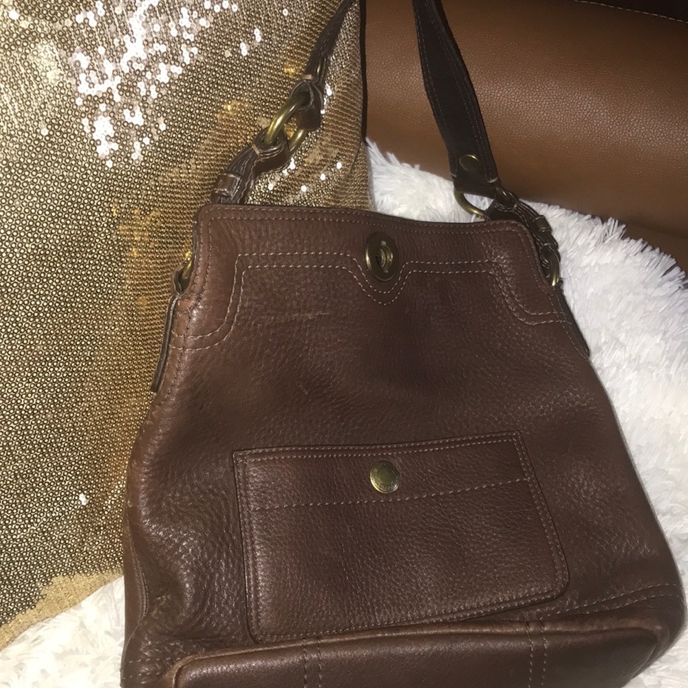 Women’s Brown Coach shoulder bag w/ storing bag